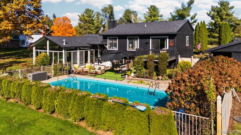 4301 Heatherwood Drive