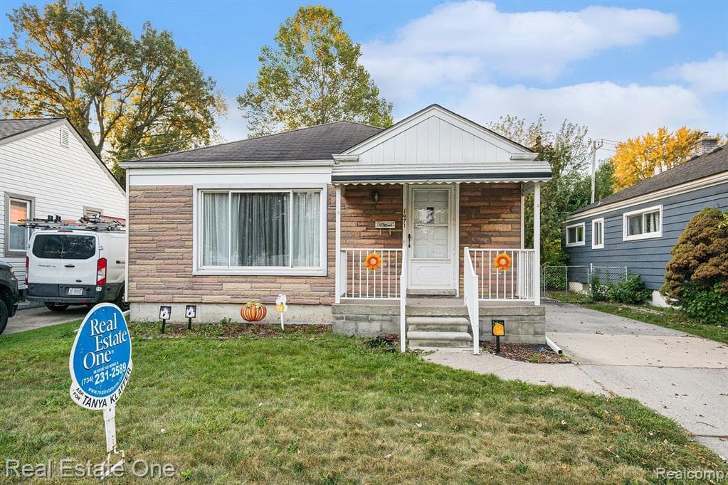 1971 Riverbank Street