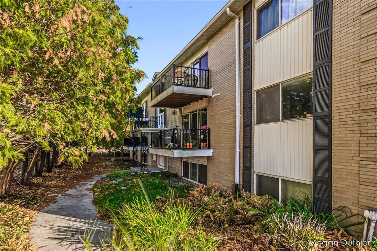 2759 Leonard Street D7