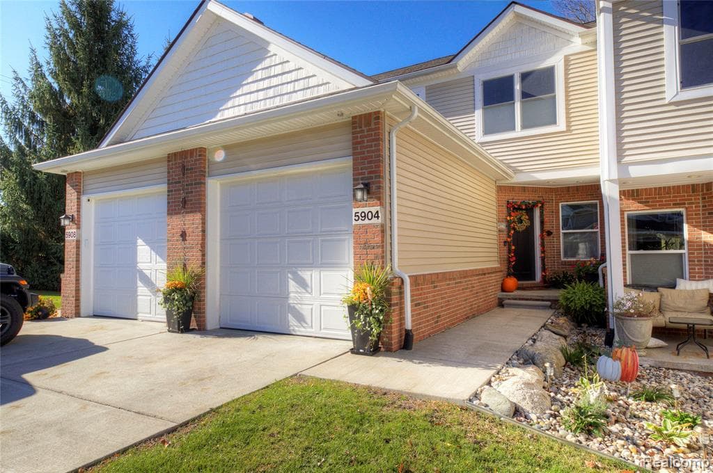 5904 Woodruff View Drive