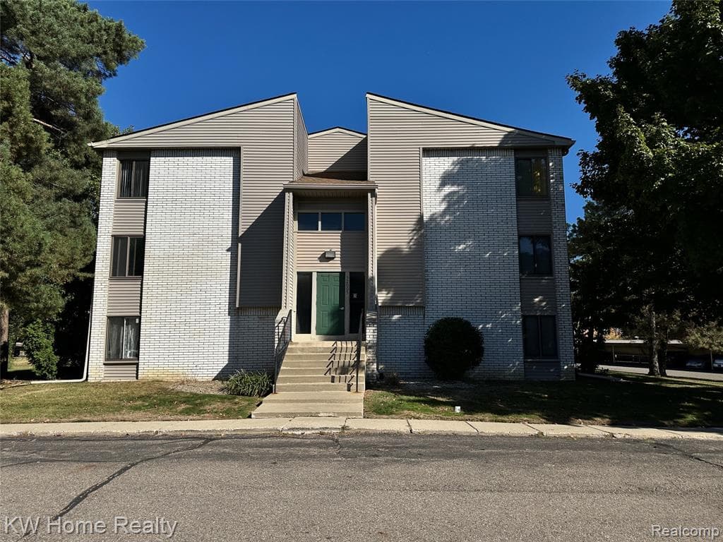 32005 W 12 Mile Road 301