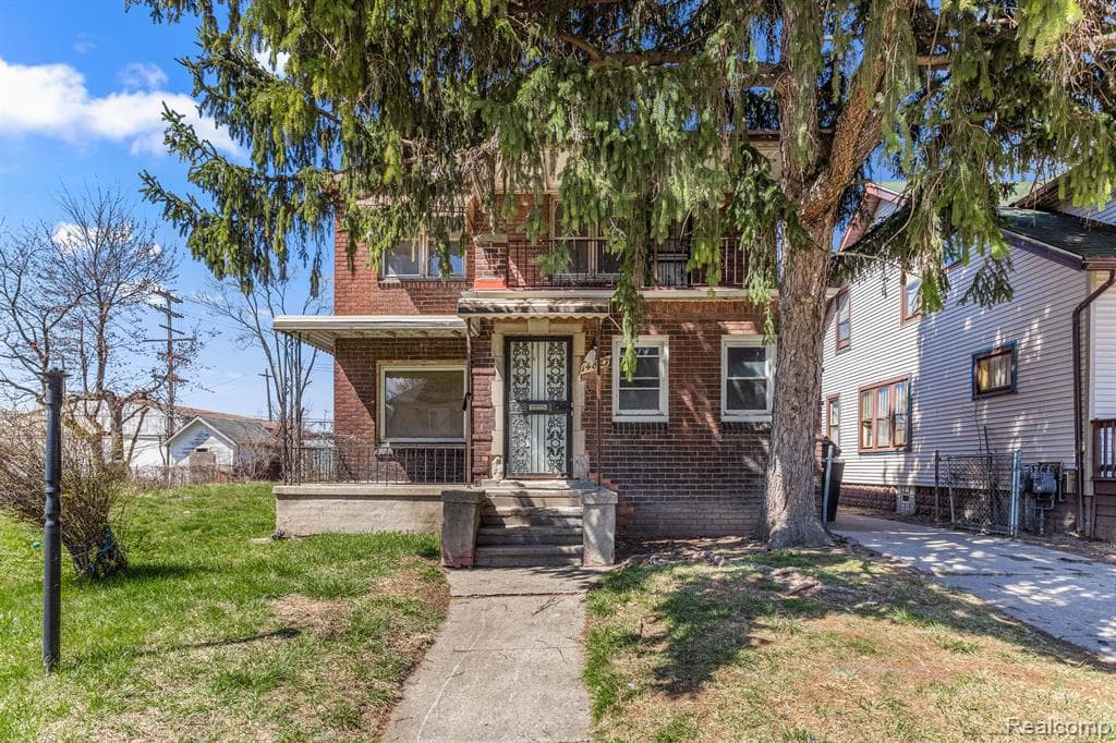 14827 Petoskey Avenue