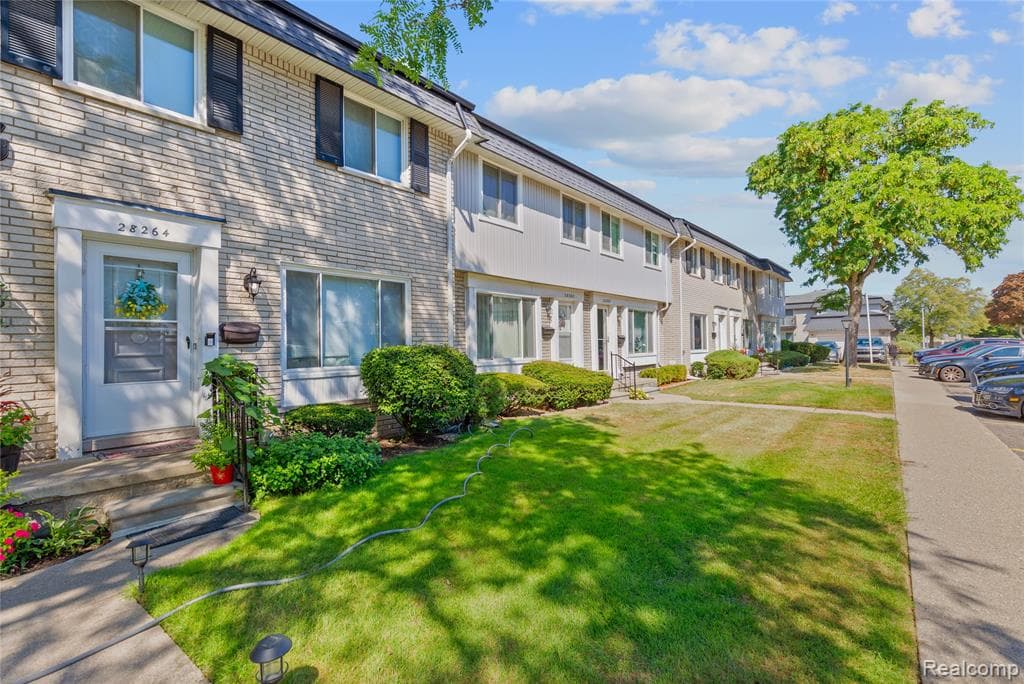 28264 Universal Drive 82