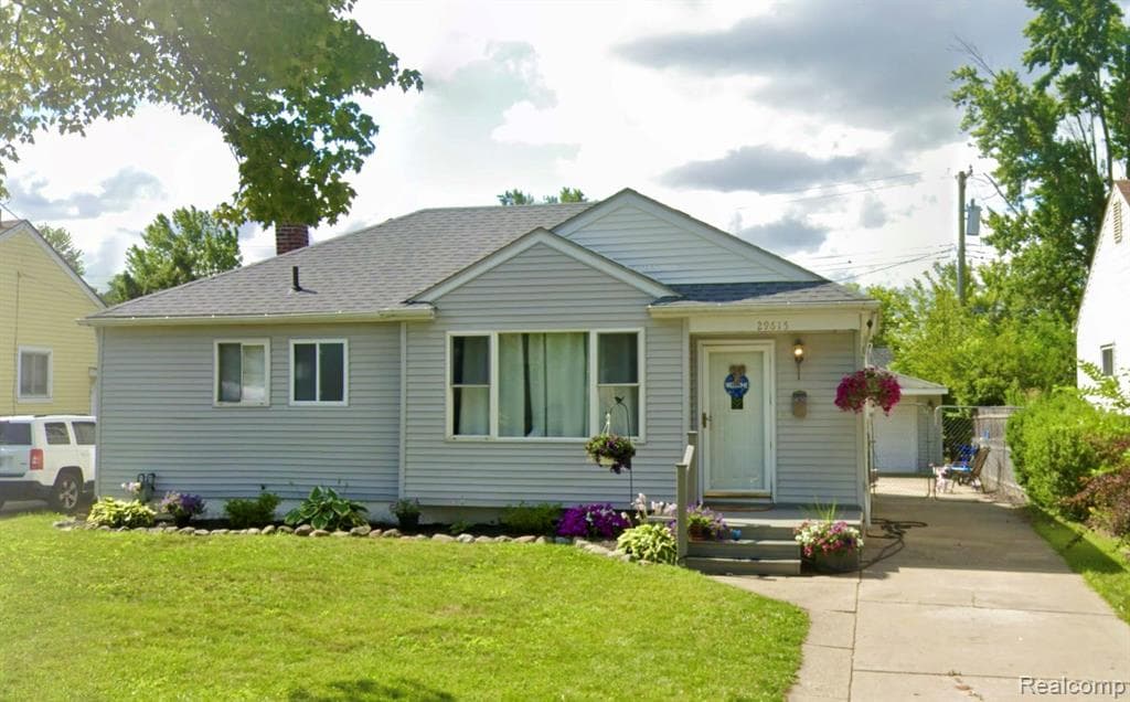 29615 Rosslyn Avenue