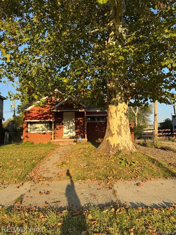 15318 Whitcomb Street