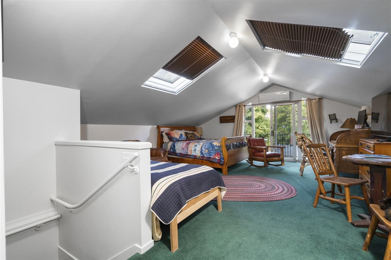 921 E Huron Street 6