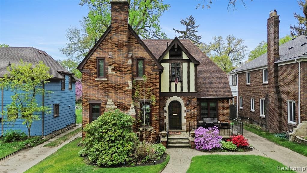 18925 Birchcrest Drive