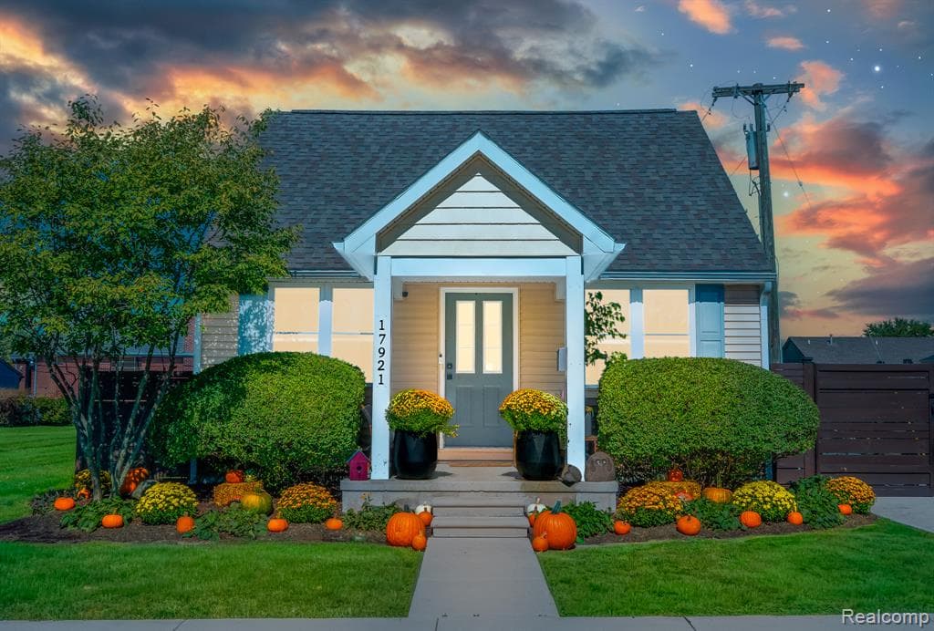 17921 Oakdale Street