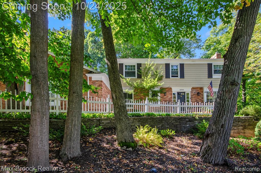 32533 Robinhood Drive