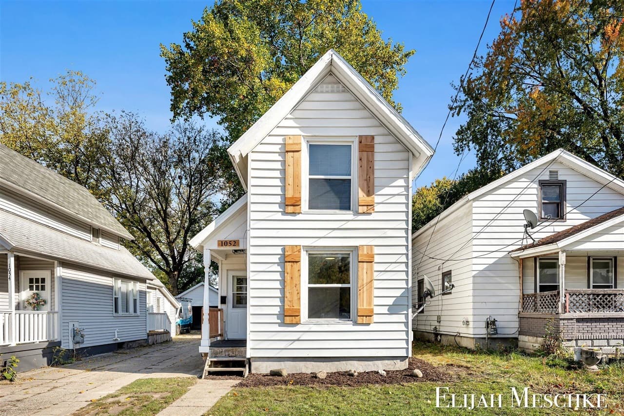 1052 Broadway Avenue