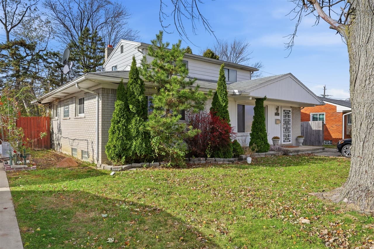 29249 Everett Street