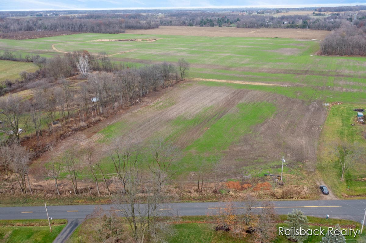 4404 Peach Ridge Avenue