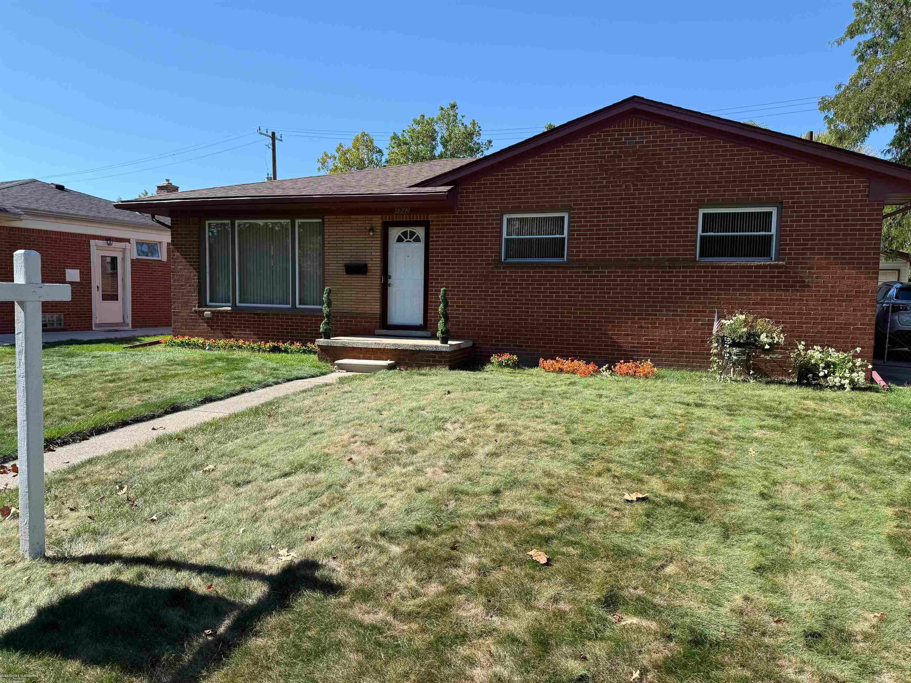 1742 Lakeview Street