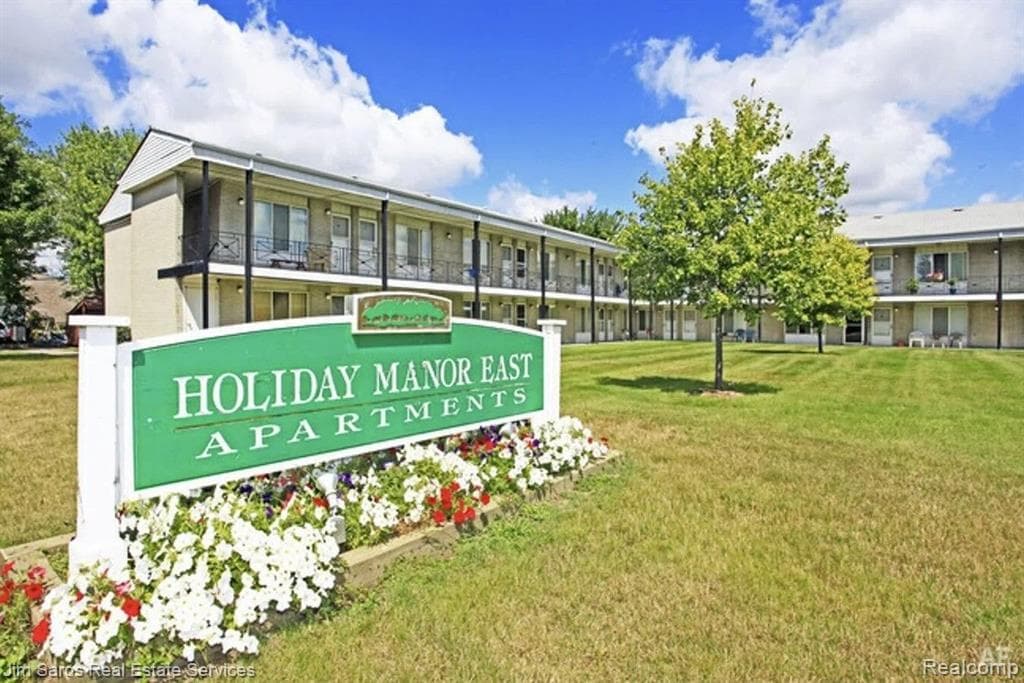 16425 E 12 MILE Rd- 2 Bed Units