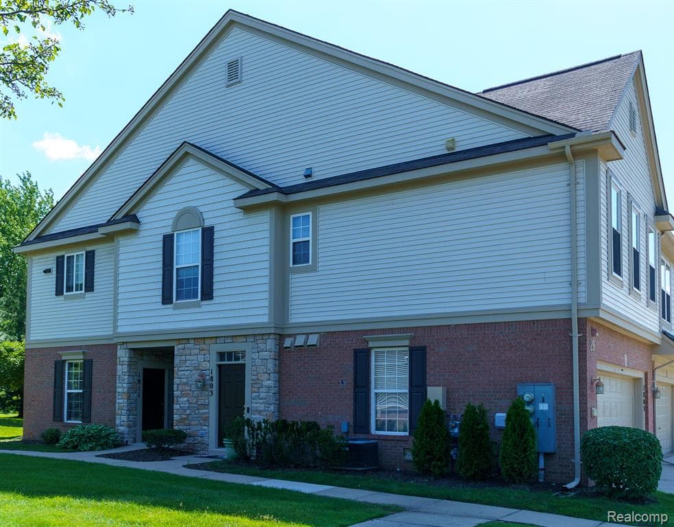 1803 Pinecroft Drive