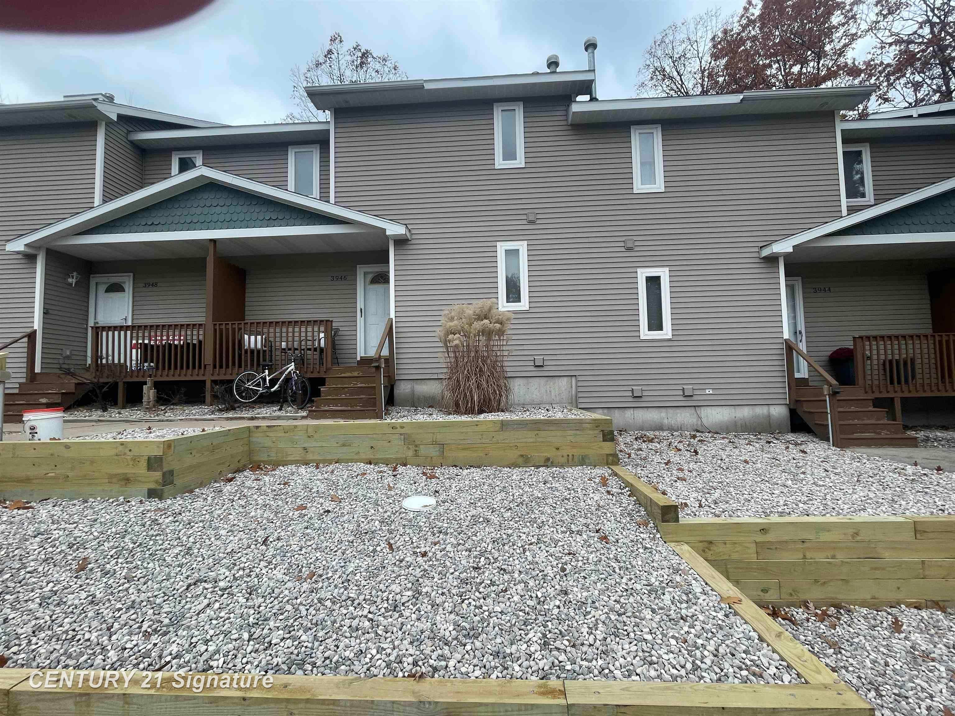 3946 Sherwood Forest Drive