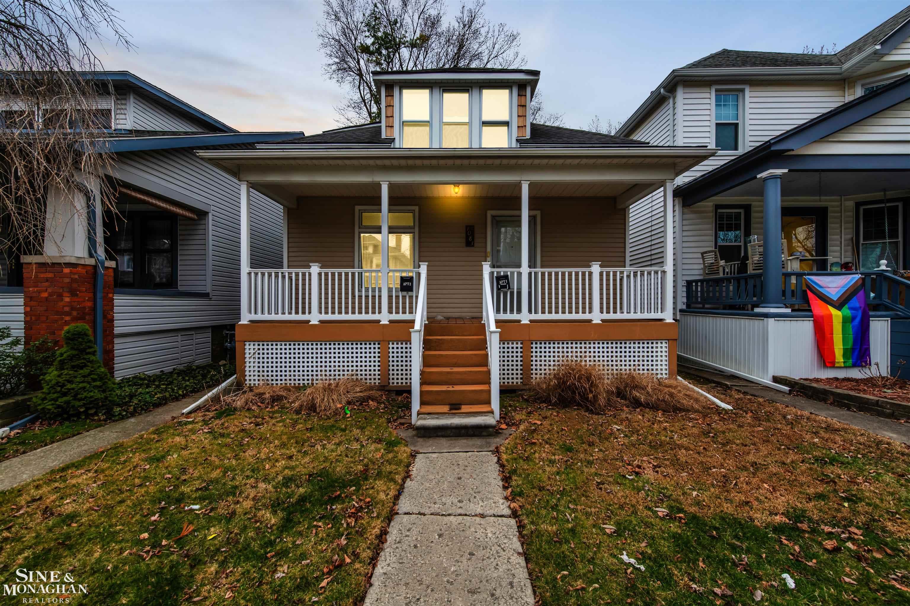 1083 Lakepointe Street