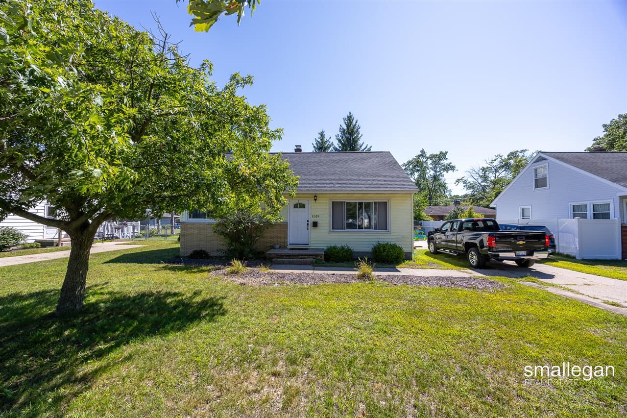 1059 W Summit Avenue