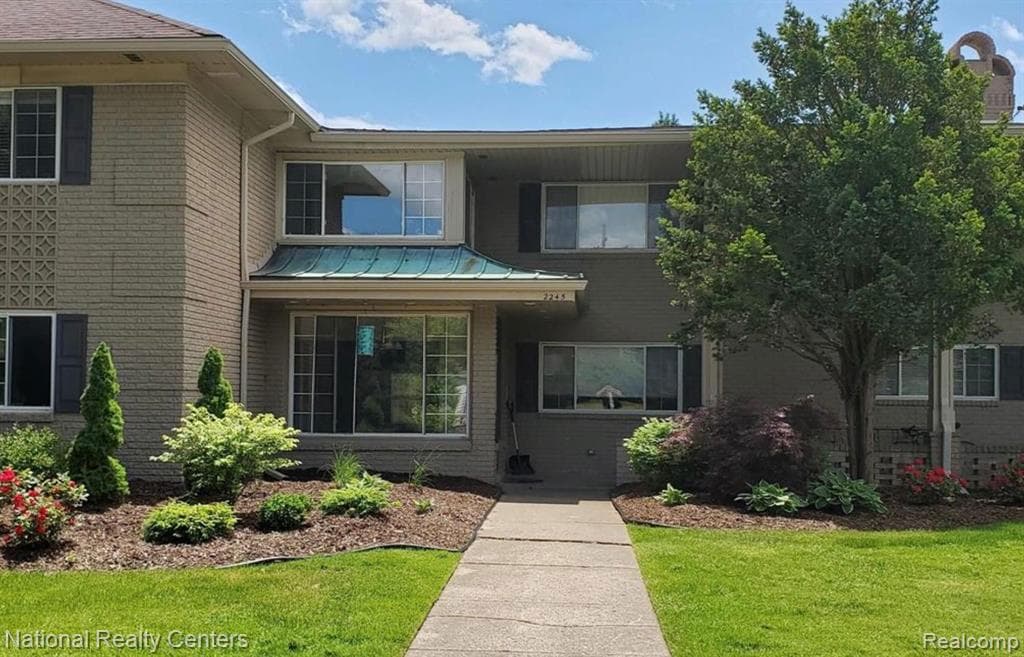 2245 S WALTON Boulevard Unit 58