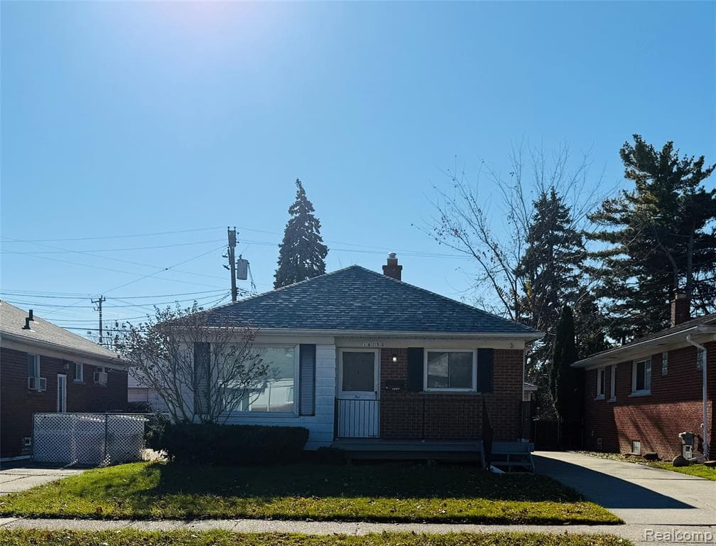 18258 Curtain Avenue