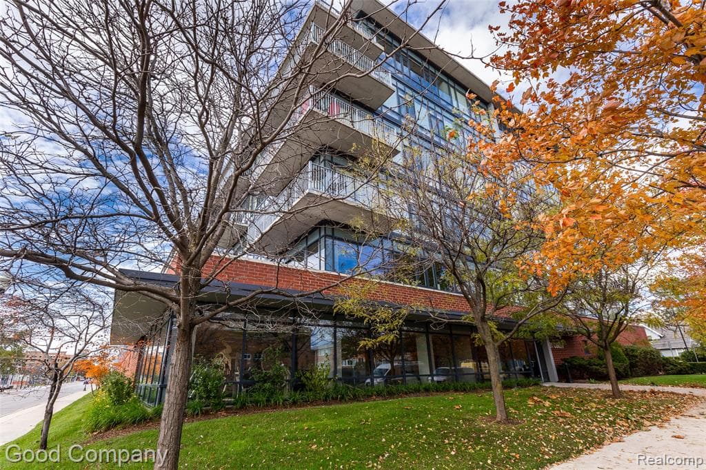 101 Curry Avenue 422