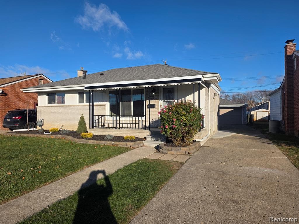 33620 Rosslyn Avenue