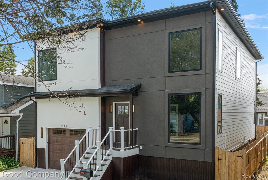 227 W Houstonia Avenue