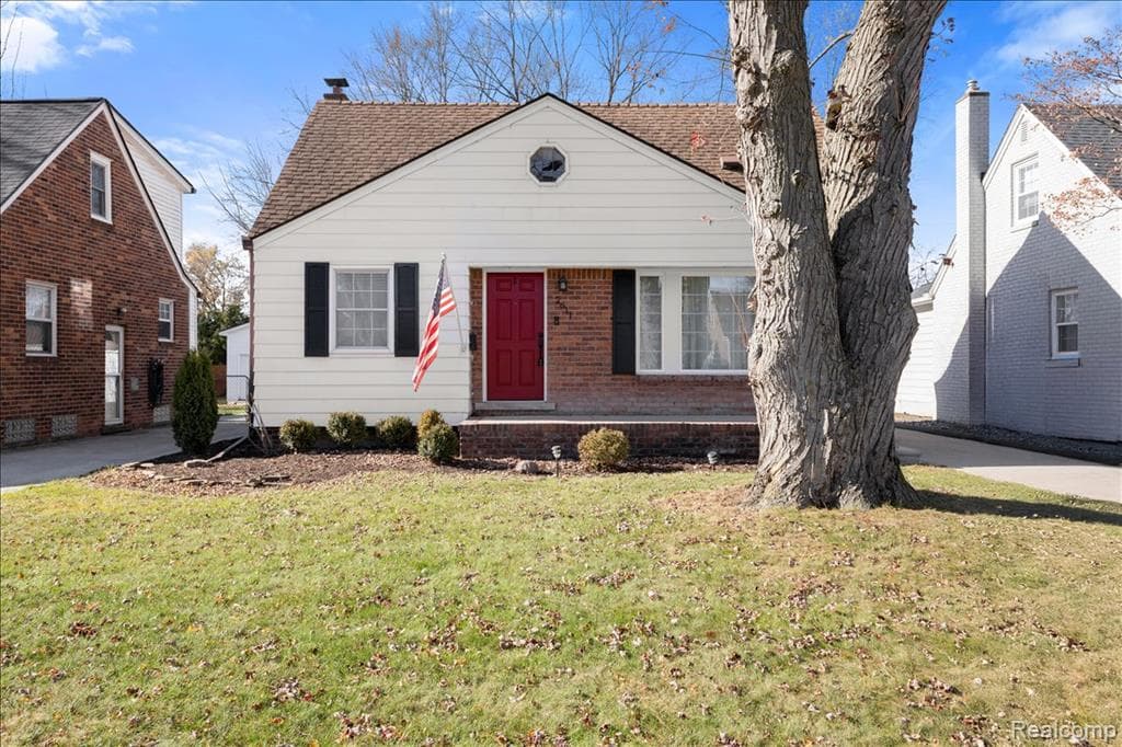 2611 N Wilson Avenue