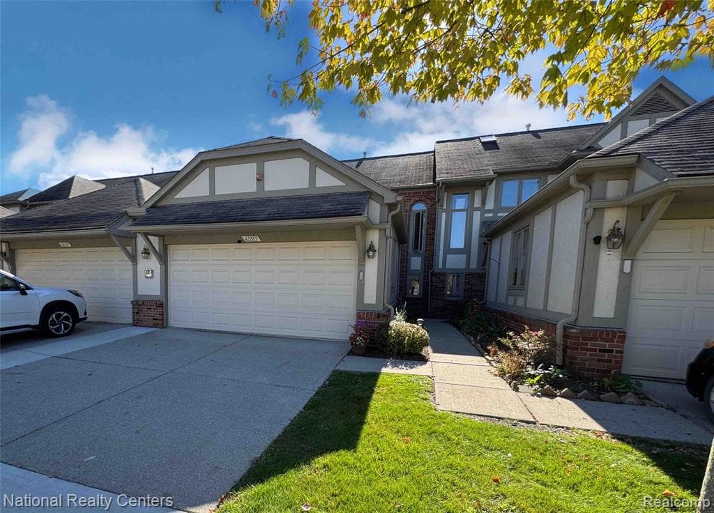 42285 Saratoga Circle