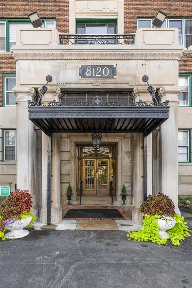 8120 E Jefferson Avenue 7C