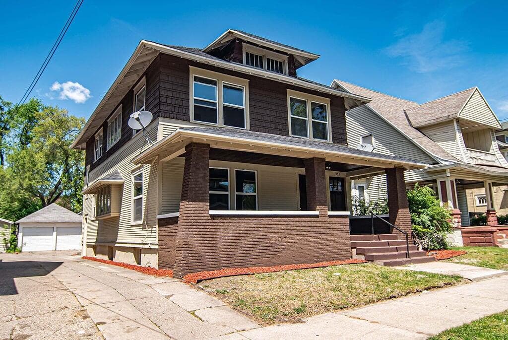 931 Alexander Street 933