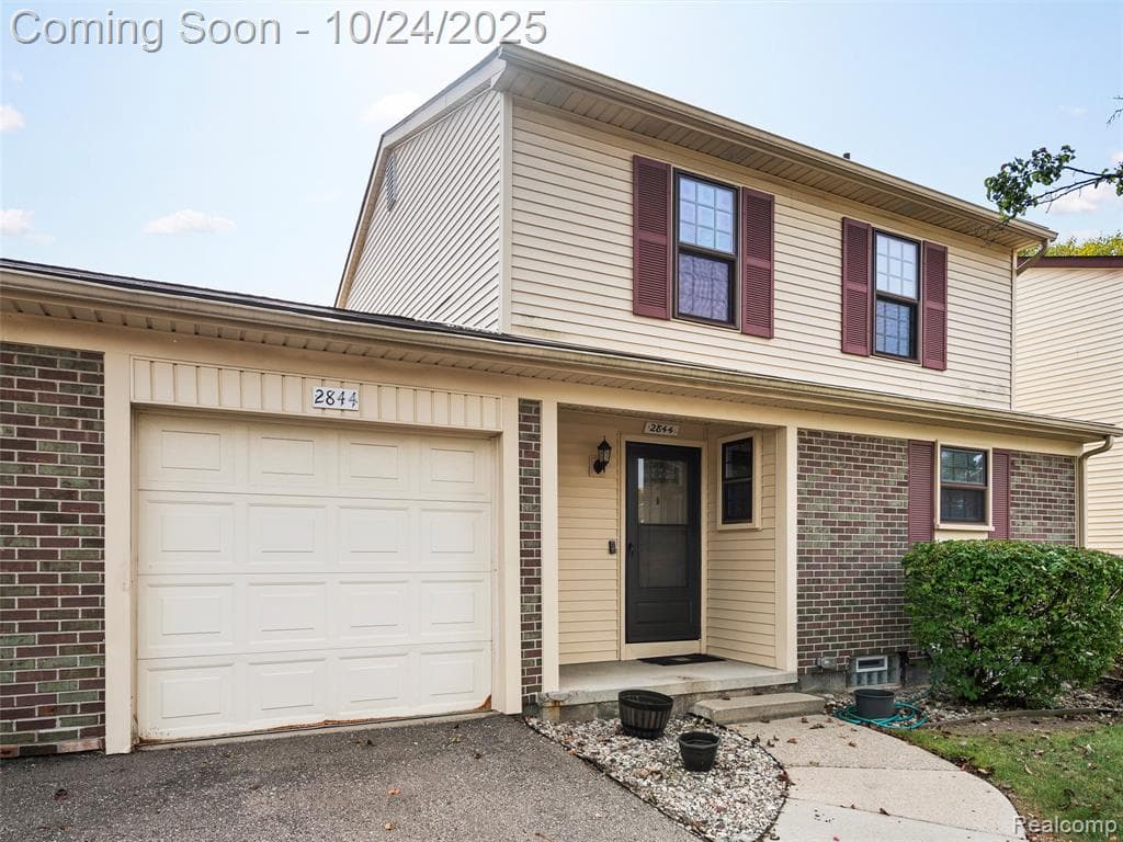 2844 Roundtree Drive