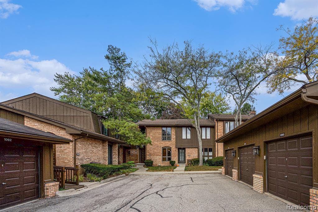 1090 Greenhills Drive