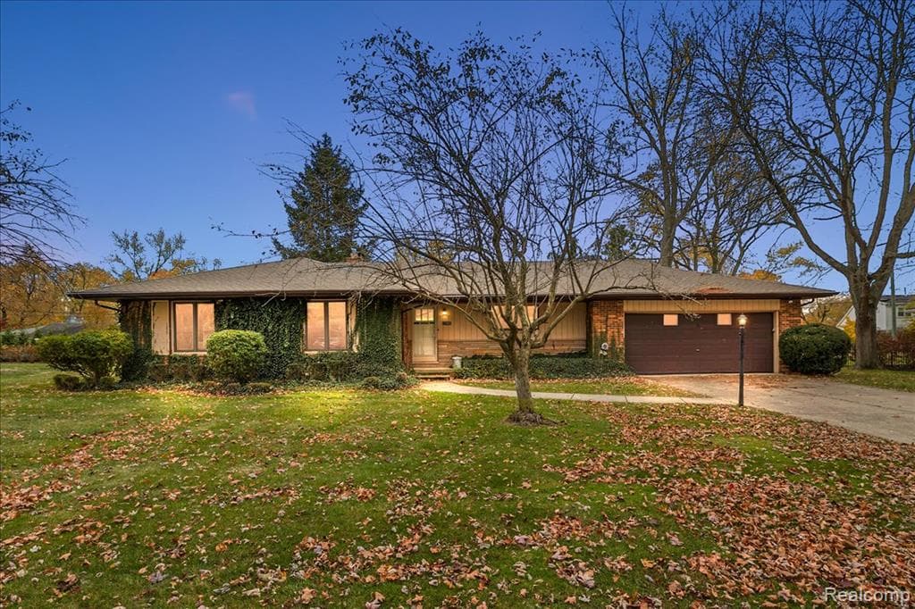 17455 Kinross Avenue