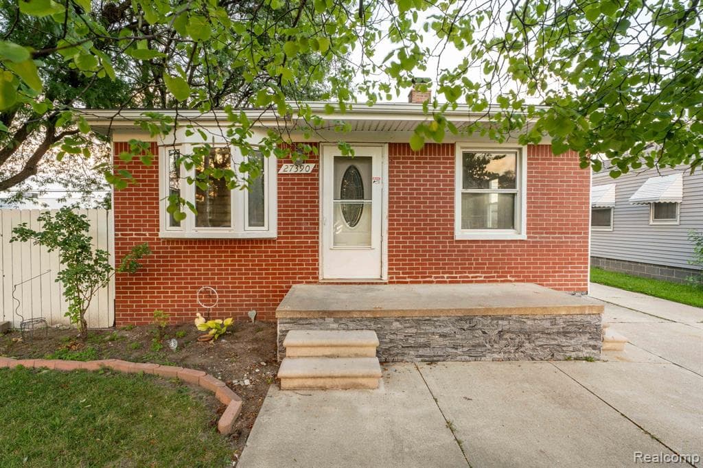 27390 Seyburn Avenue