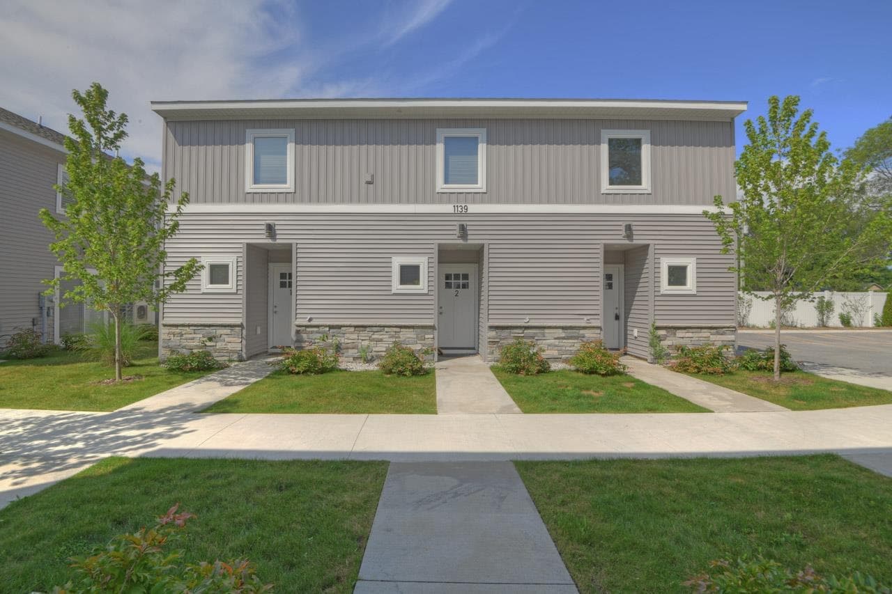 1139 E Eighth Street 8