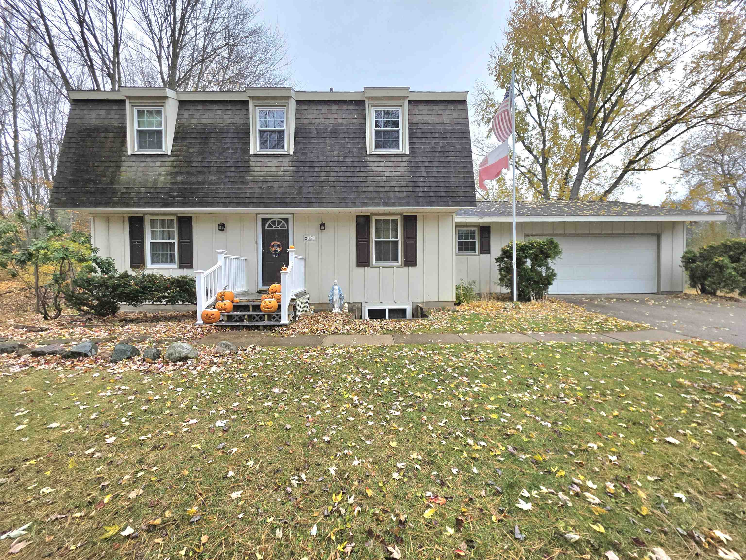 2581 N Arbutus Court