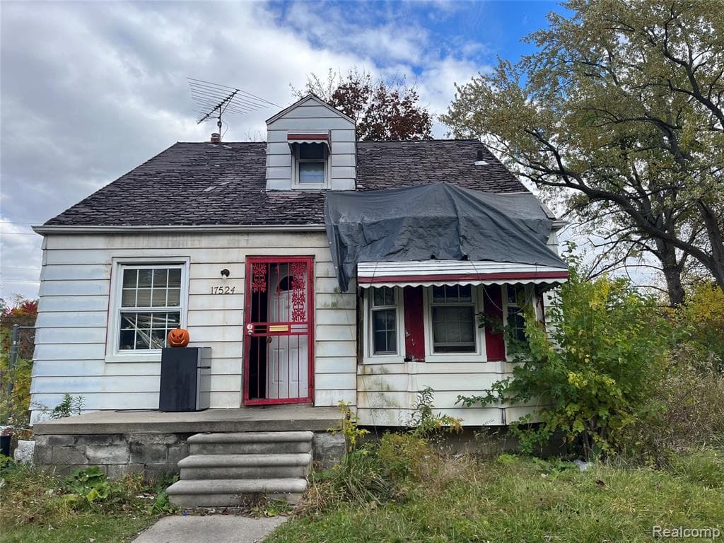 17524 Heyden Street