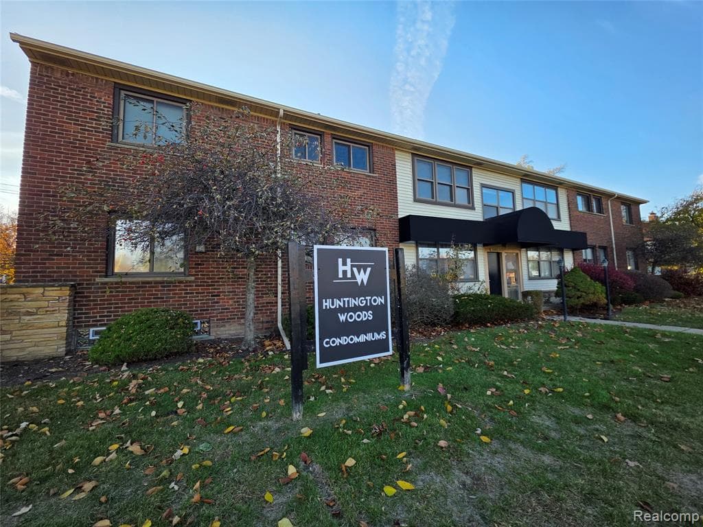 25863 Woodward Avenue 204