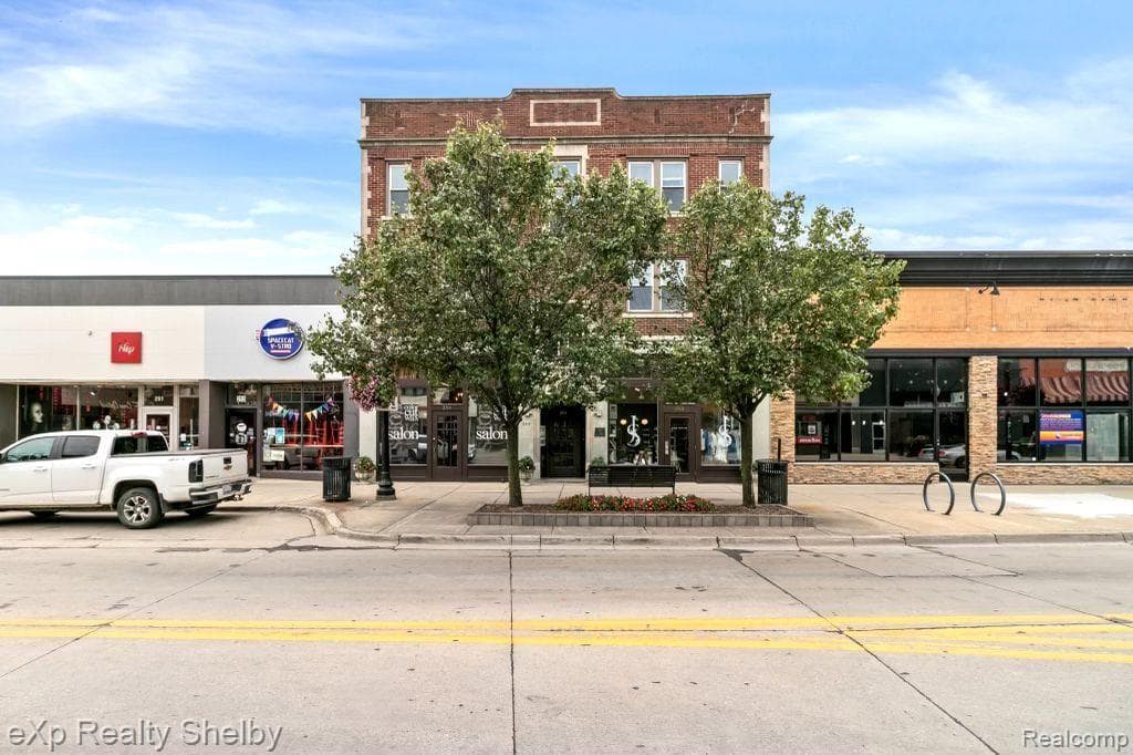 259 W 9 MILE Road 302