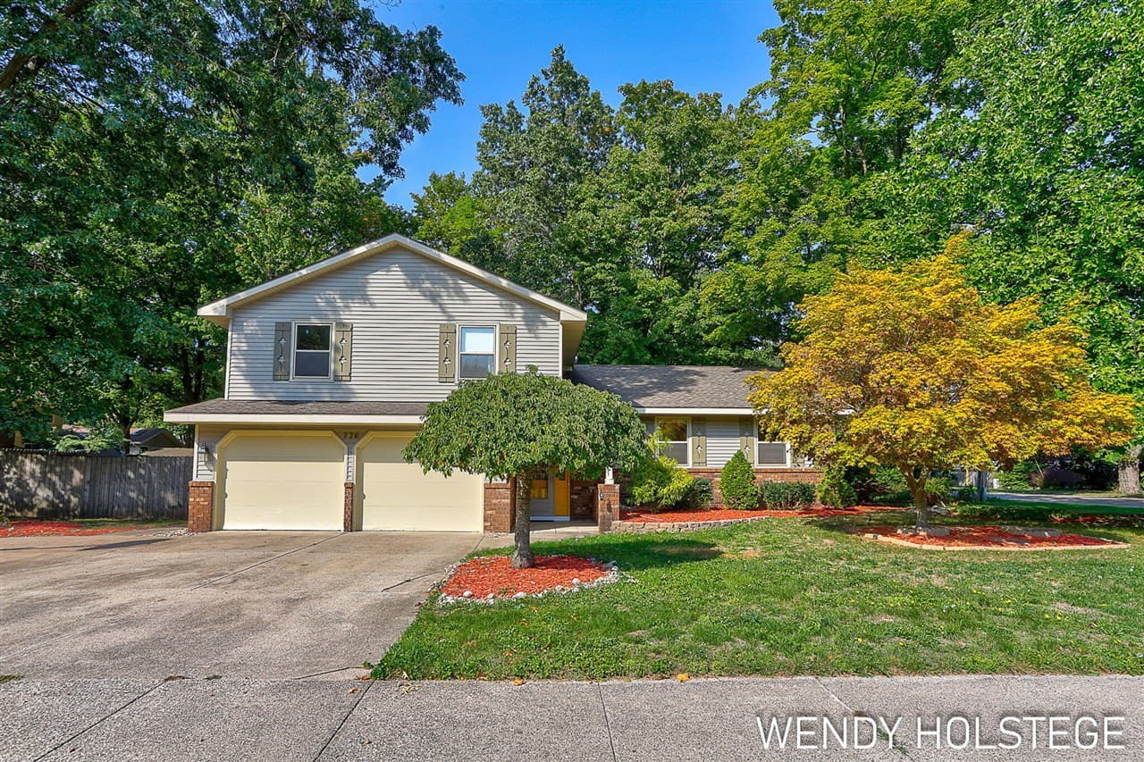 776 Meadowbrook Avenue