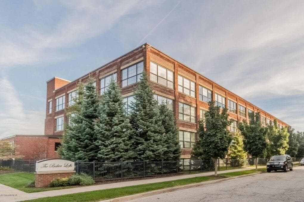 533 Columbia Avenue 121