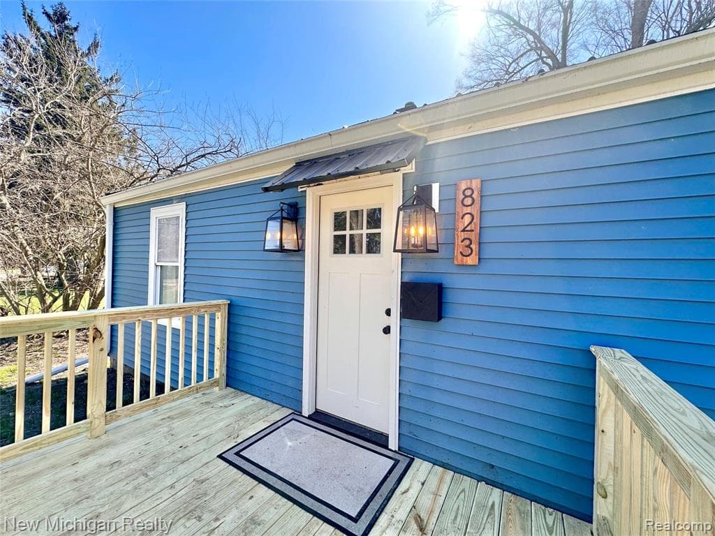 823 W Silver Lake Road