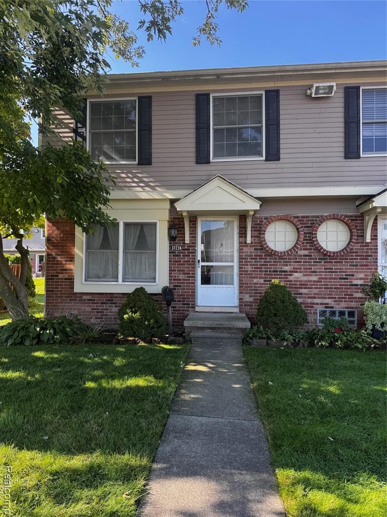 37236 Great Oaks Court