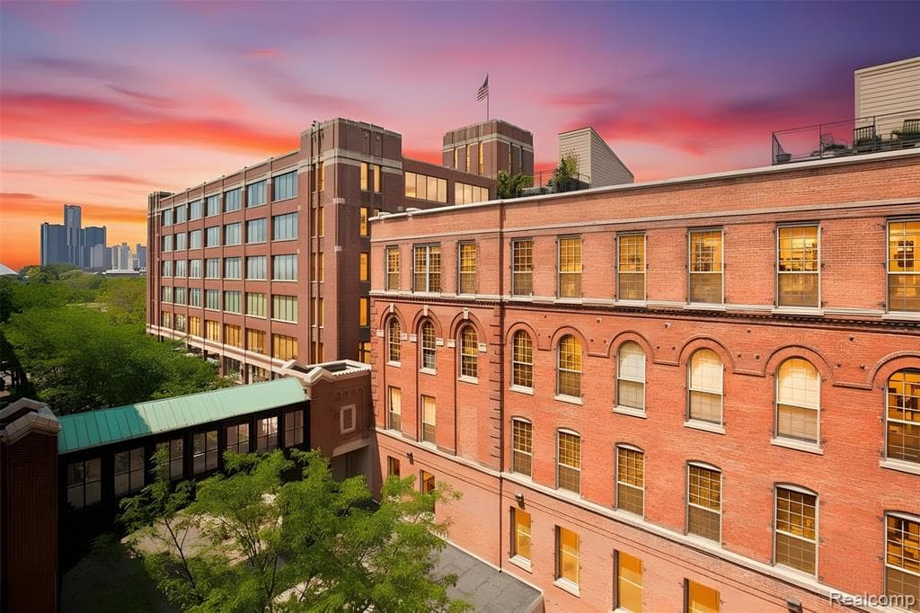 200 RIVER PLACE Drive 33