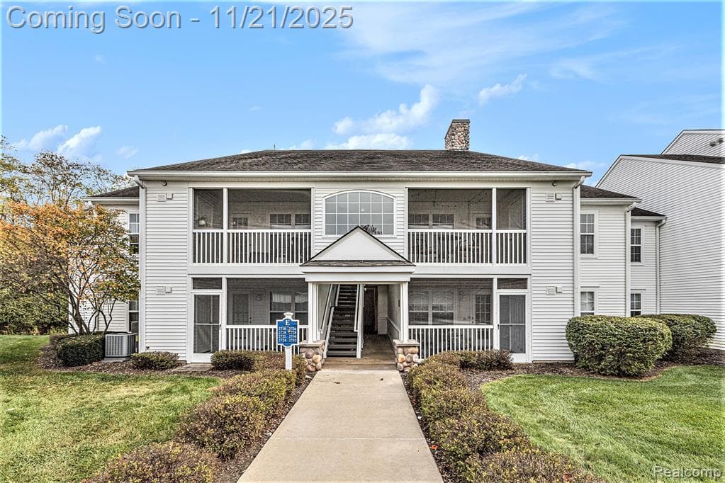 2728 S Knightsbridge Circle