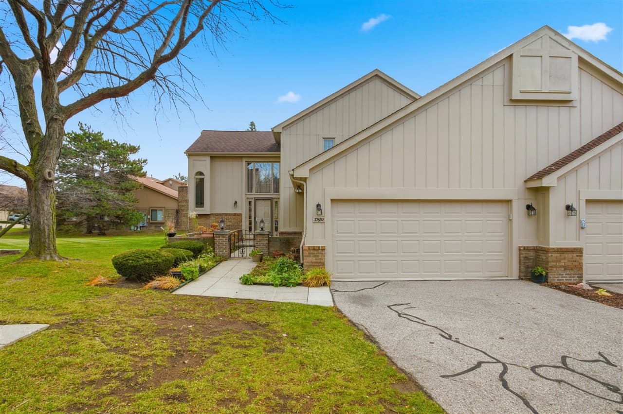 37692 N Laurel Park Drive