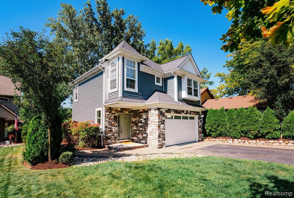 1036 Pelham Boulevard