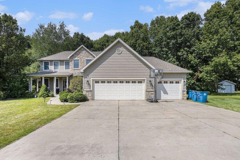 5250 Queen Victoria Lane