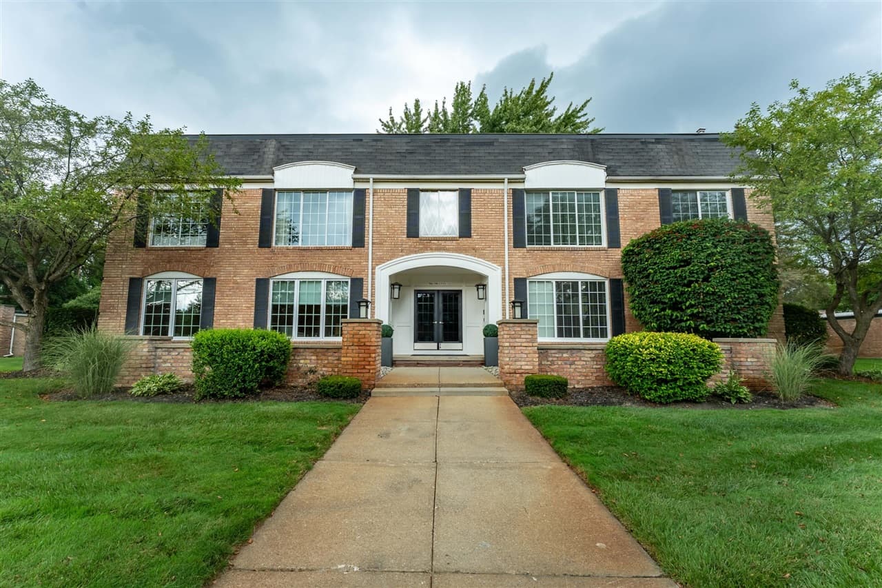 150 E Long Lake Road 5